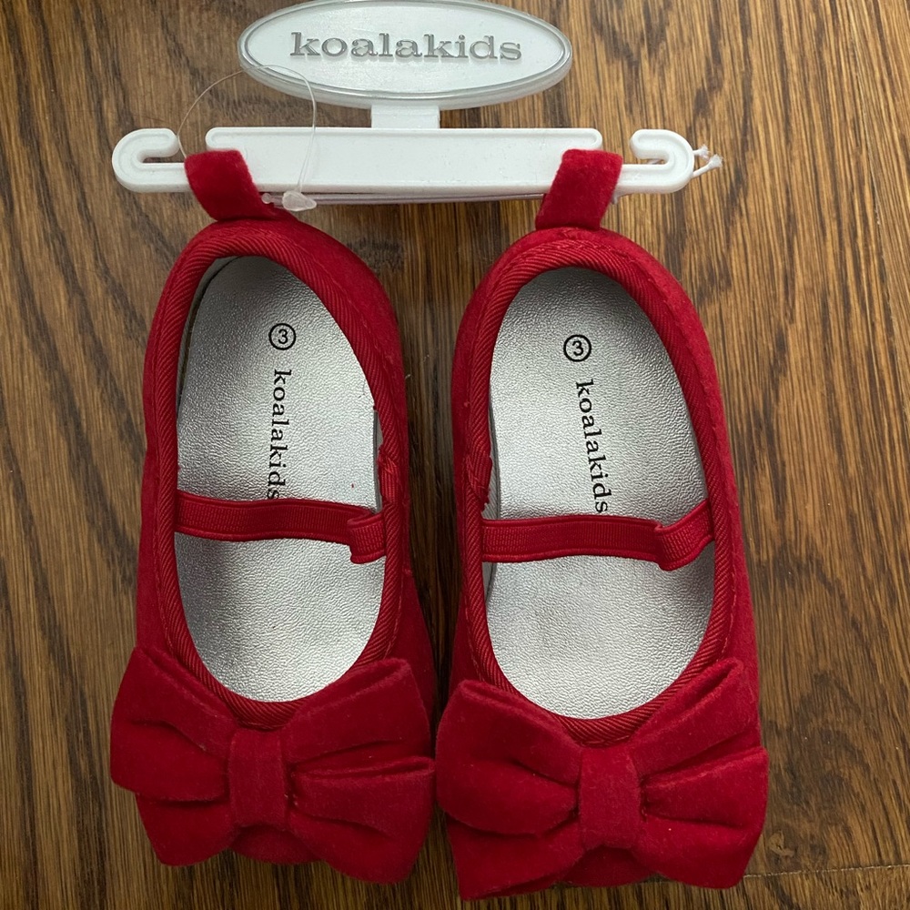 Brand new Red Velvet size 3 girls dress shoe